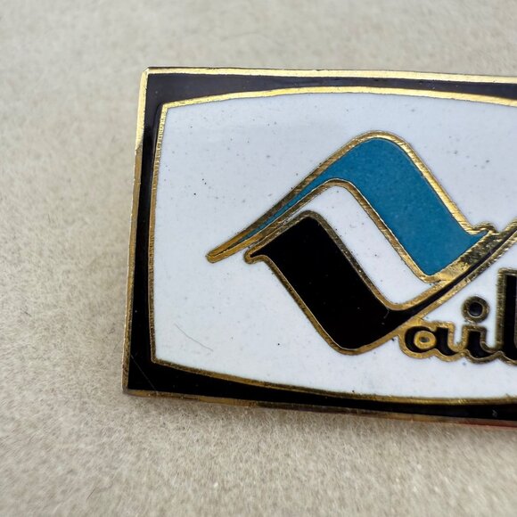 Vintage Vail Ski Resort Souvenir Pin Gold-Tone Enamel Lapel Japan Collectible - Picture 3 of 5